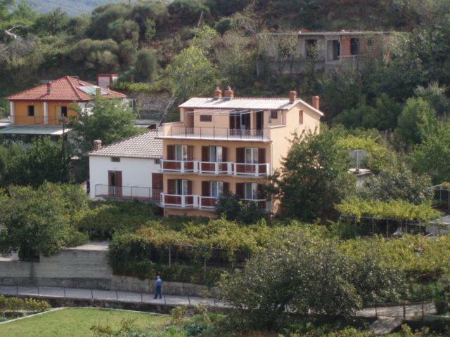 Guesthouse Familija Tariba Supetarska Draga Exterior photo